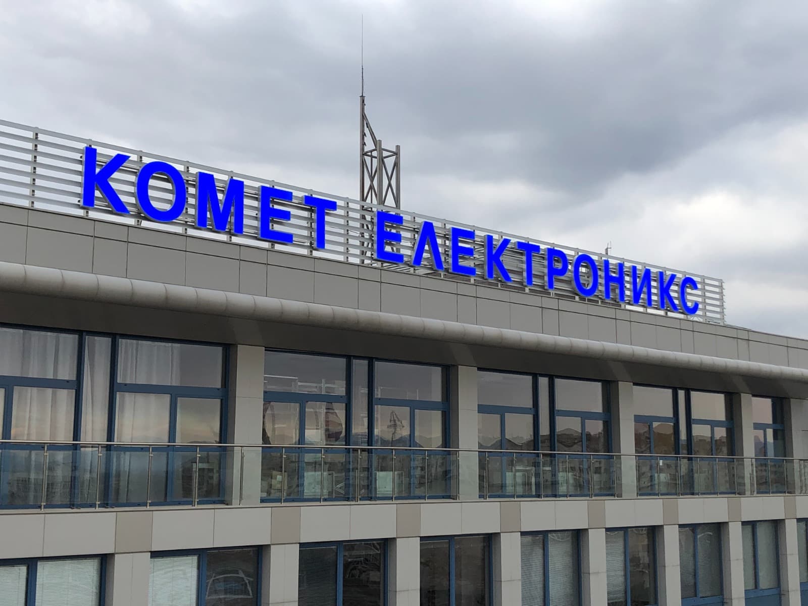 Comet Electronics - Светещи обемни букви