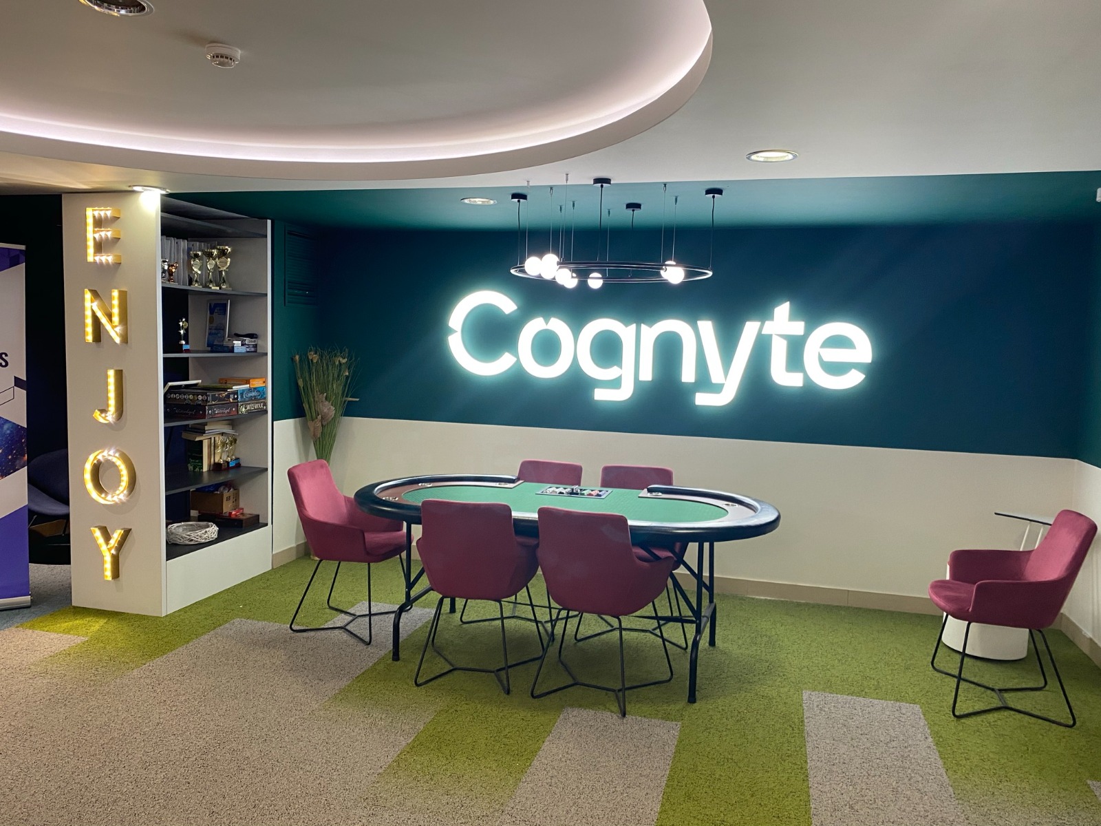 Cognyte - Интериорен брандинг